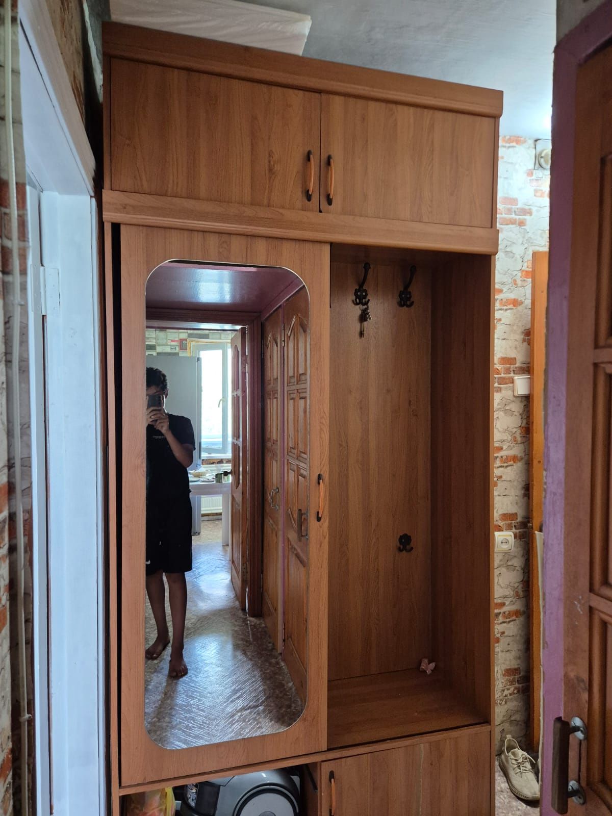 Продам прихожие  в отличном состоянии