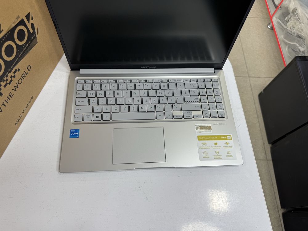 asus vivobook core i5-13 eng songi avlod yangisi 8/512 ssd IT uchun
