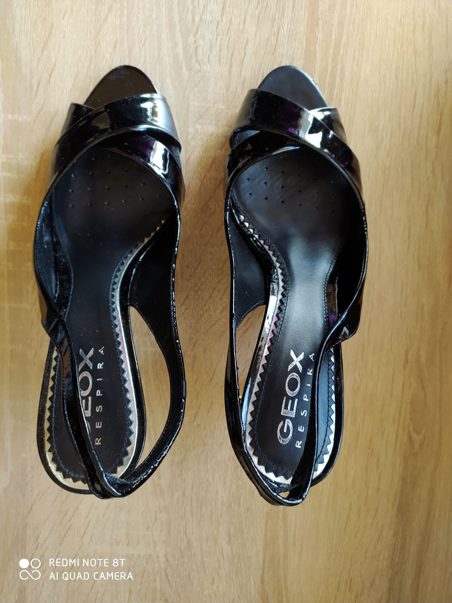Елегантни обувки на ток Geox
