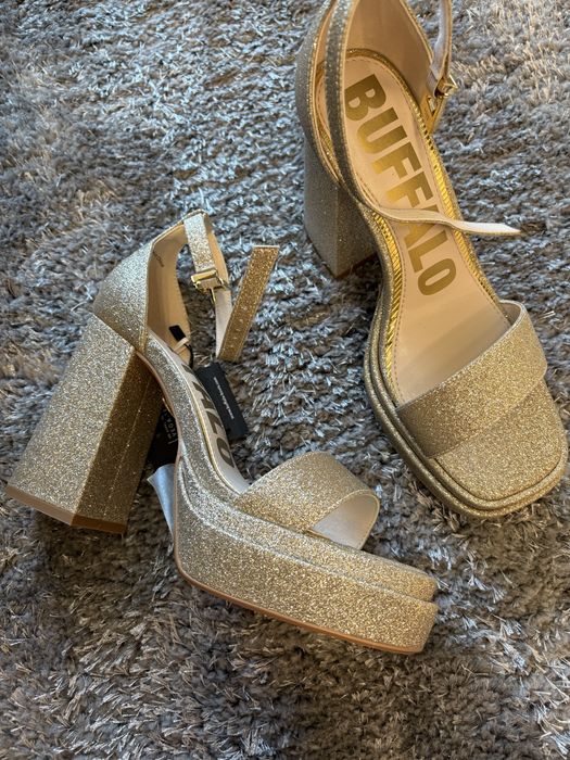 Златни сандали Buffalo 37 нови