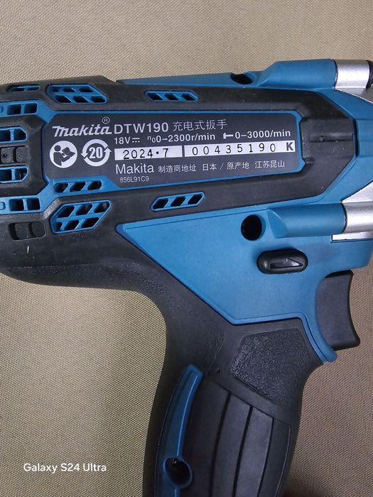 Прадается Makita гайкаверт DTW190