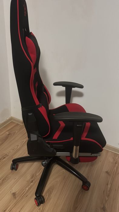 Vând scaun de gaming
