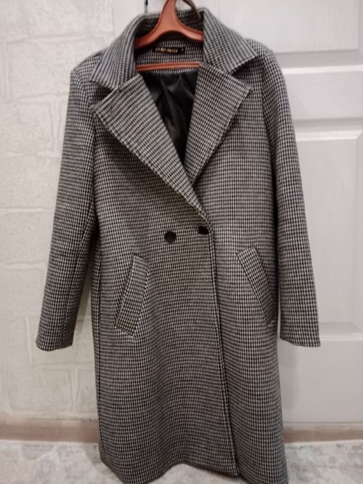 Продам пальто демисезонное