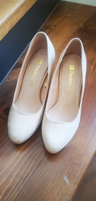 Дамски ОБУВКИ номер 37