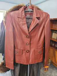 Женская кожаная куртка, стильная, класическая, цвет коричневый.