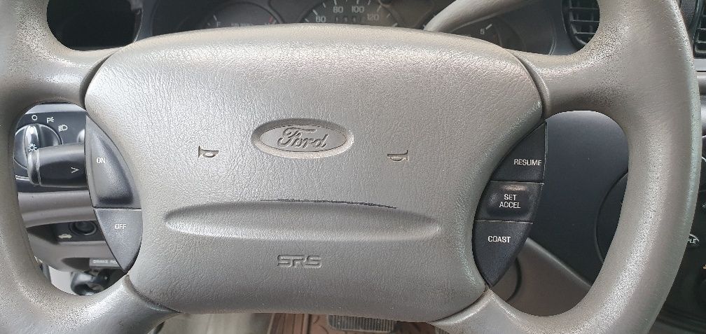 Ford Taurus 1998 года объем 3 литра.