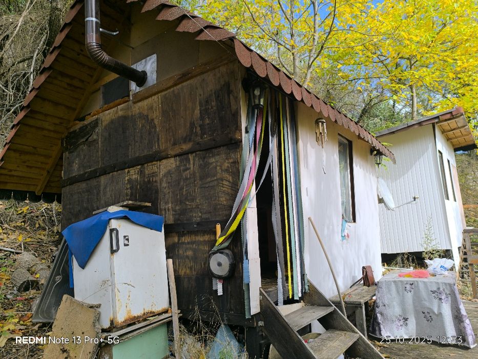Парцел с две вили в село Югово