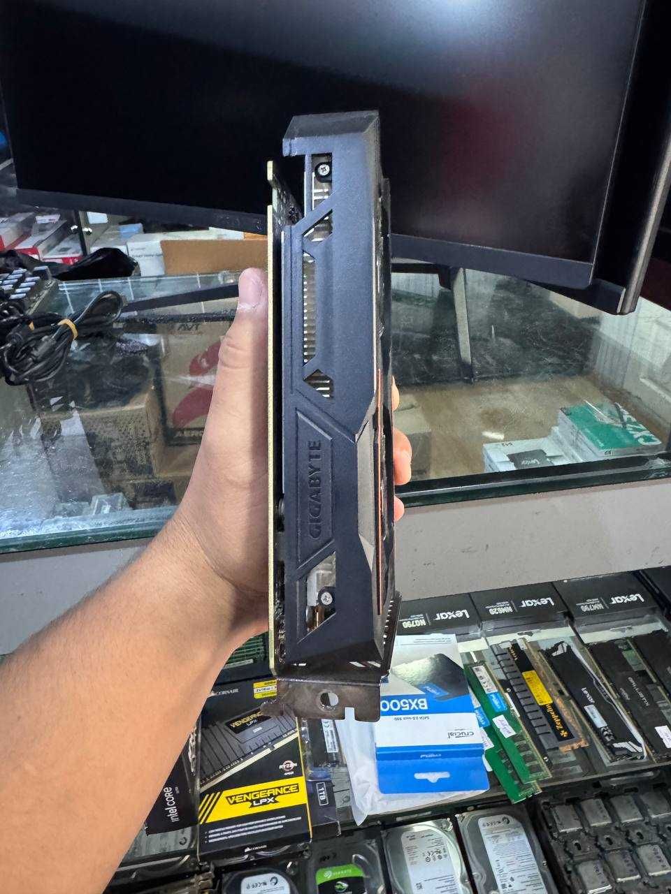 gigabyte GTX1050 2 GB holati zor