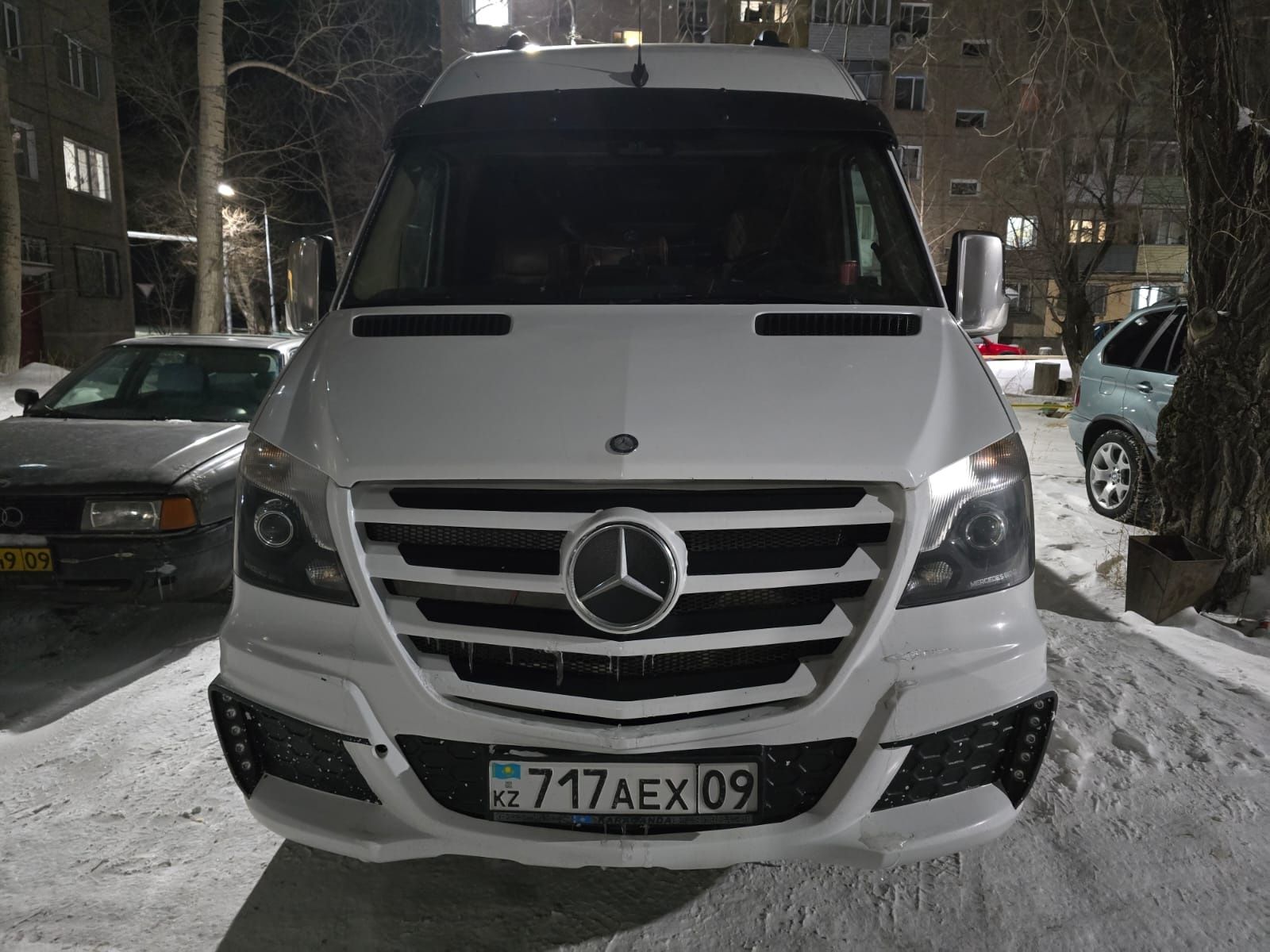 Передний бампер W906 Рестайл  Sprinter Maxton