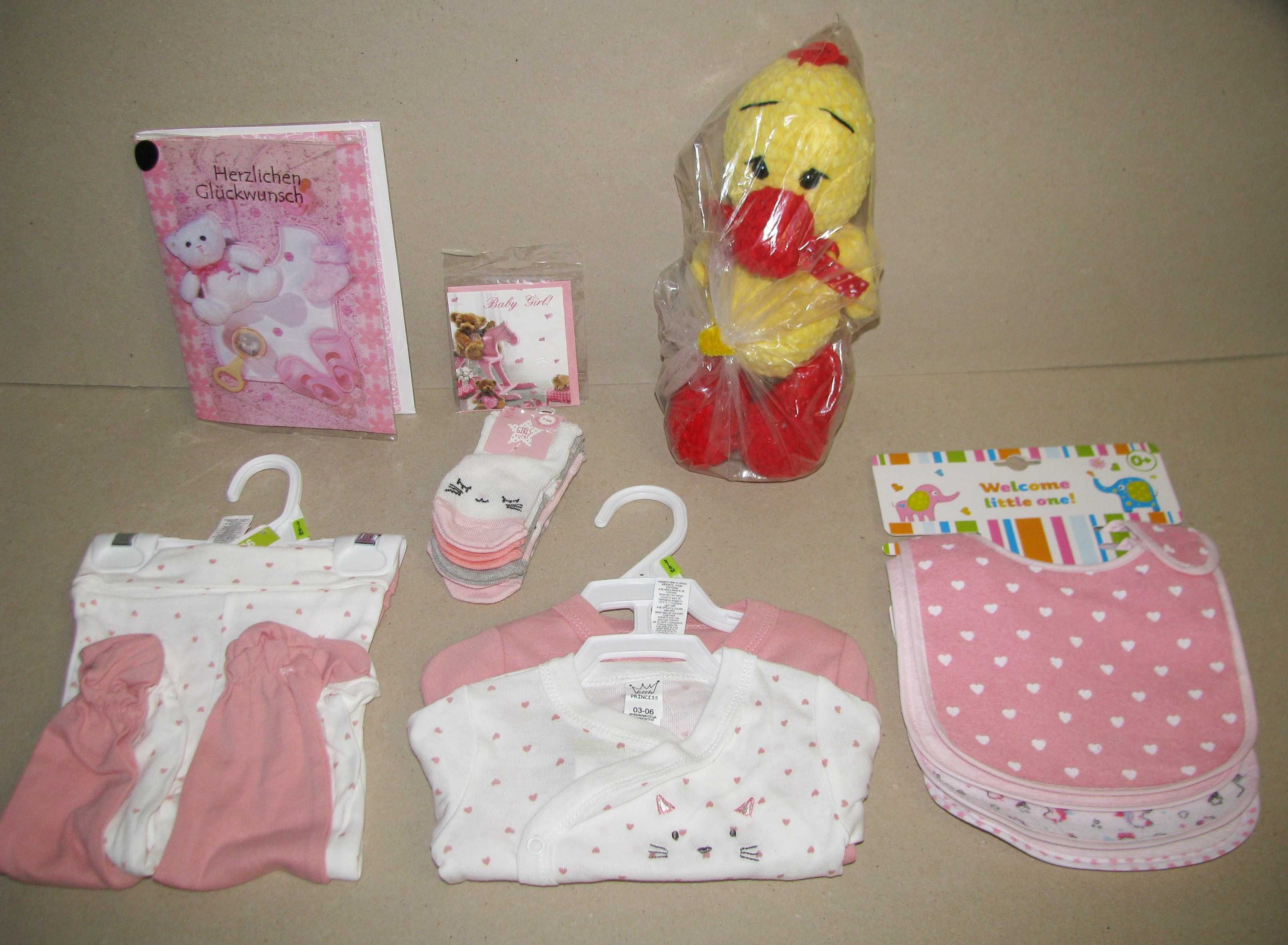 Подарък новородено момиче дрешки картички плетена играчка нови