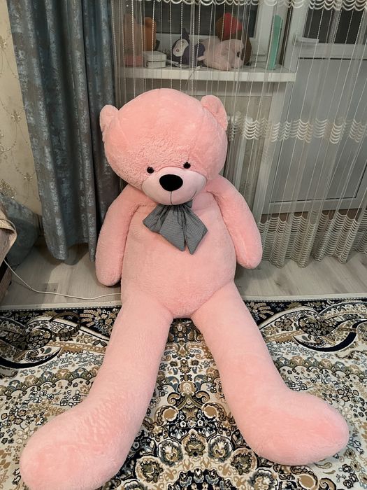 Мишка 2м,чистый красивый,можно подарить кому то и обрадовать!