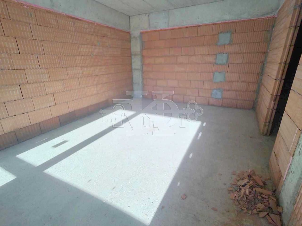 Продава се Тристаен апартамент в Добрич, Център - 87 кв.м за 1065 €/кв.м - Снимка #9