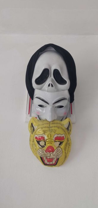 Vand masti si accesorii carnaval