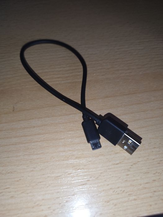 Джойстик за плейстейшън 4 с кабел