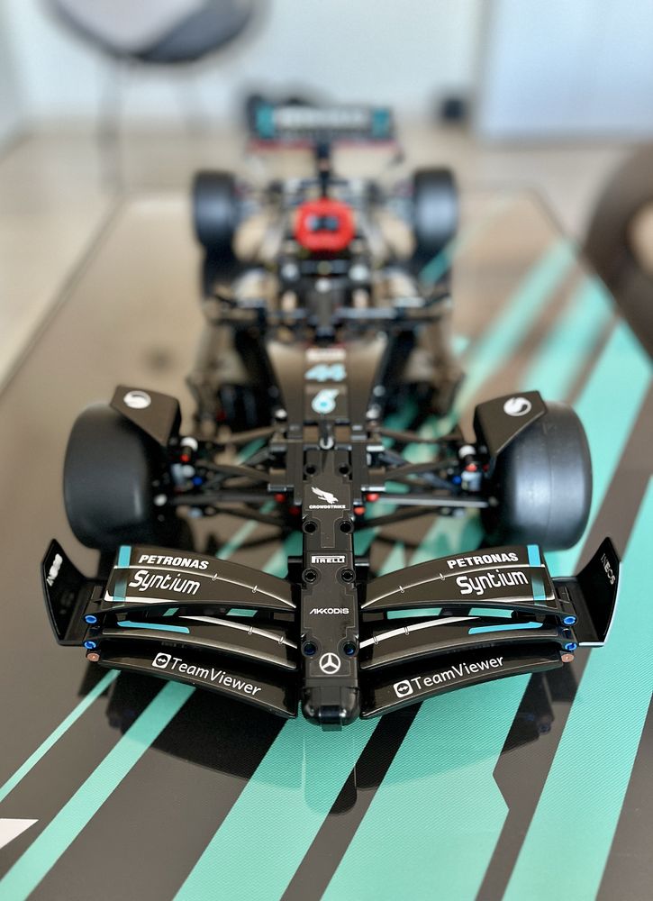 Tablou de colectie LEGO F1 - Mercedes AMG W14, handmade pe ramă custom