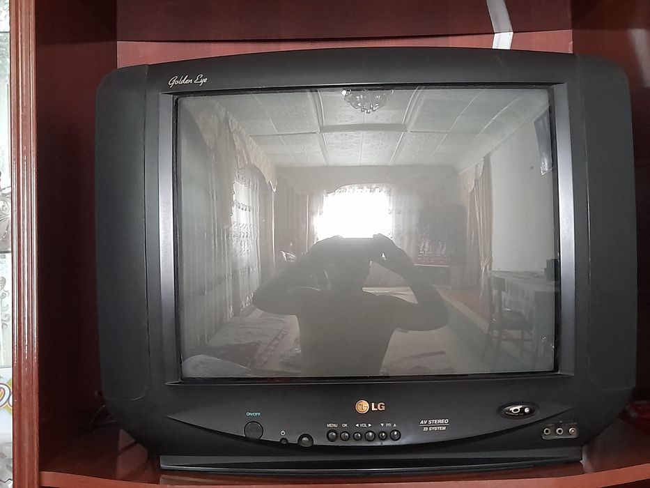 Телевизор LG Golden Eye