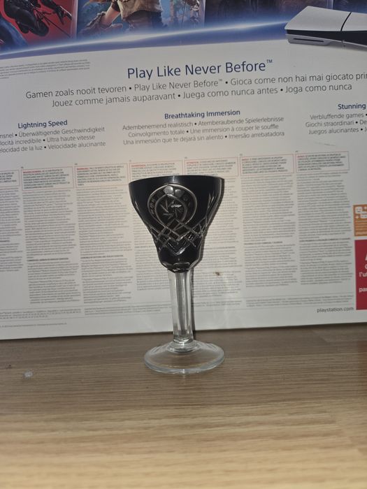 Pahare rubin roșu la un preț de 300 lei produs unicat