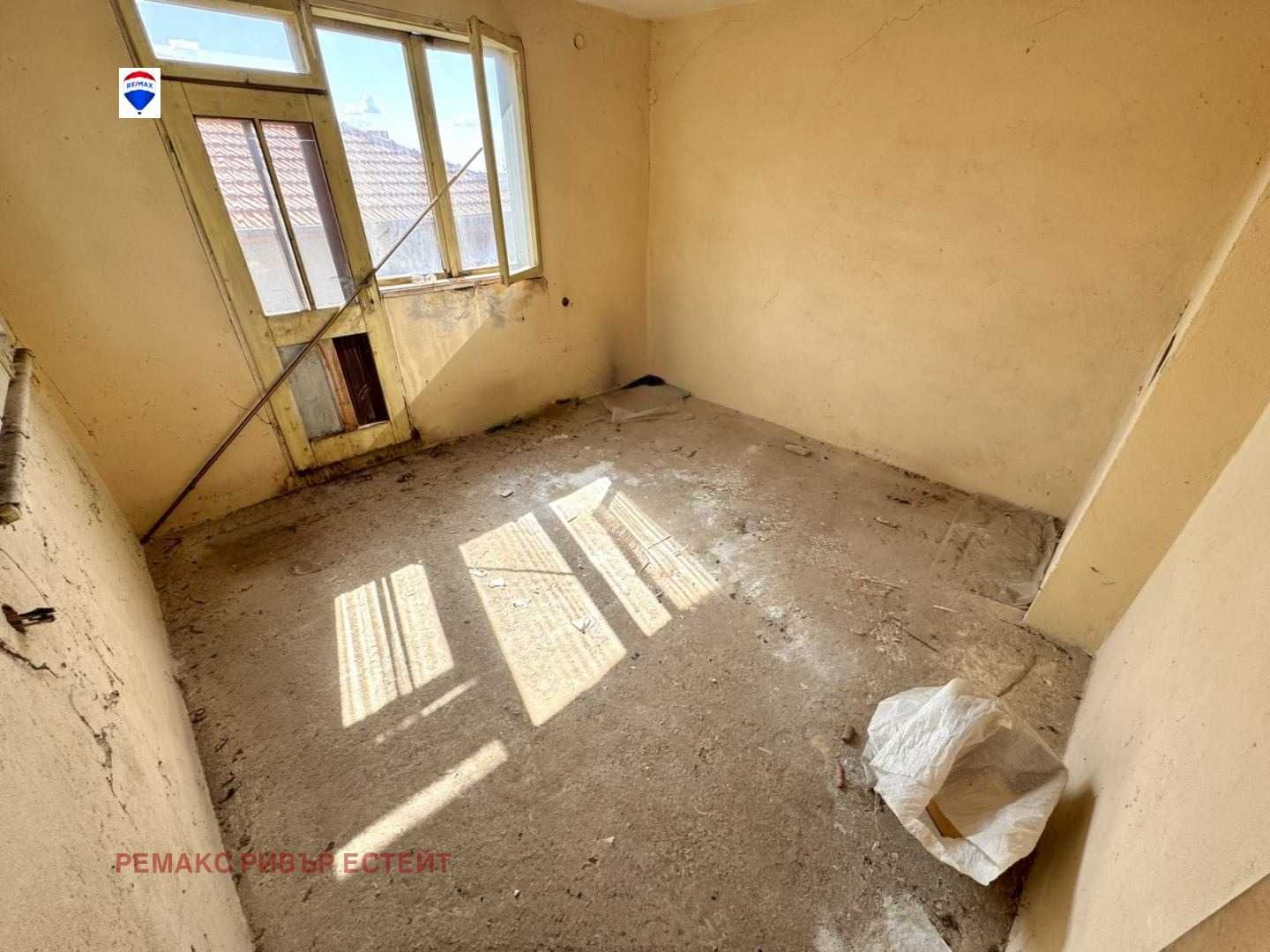Къща на два етажа за продажба  в гр. Две могили