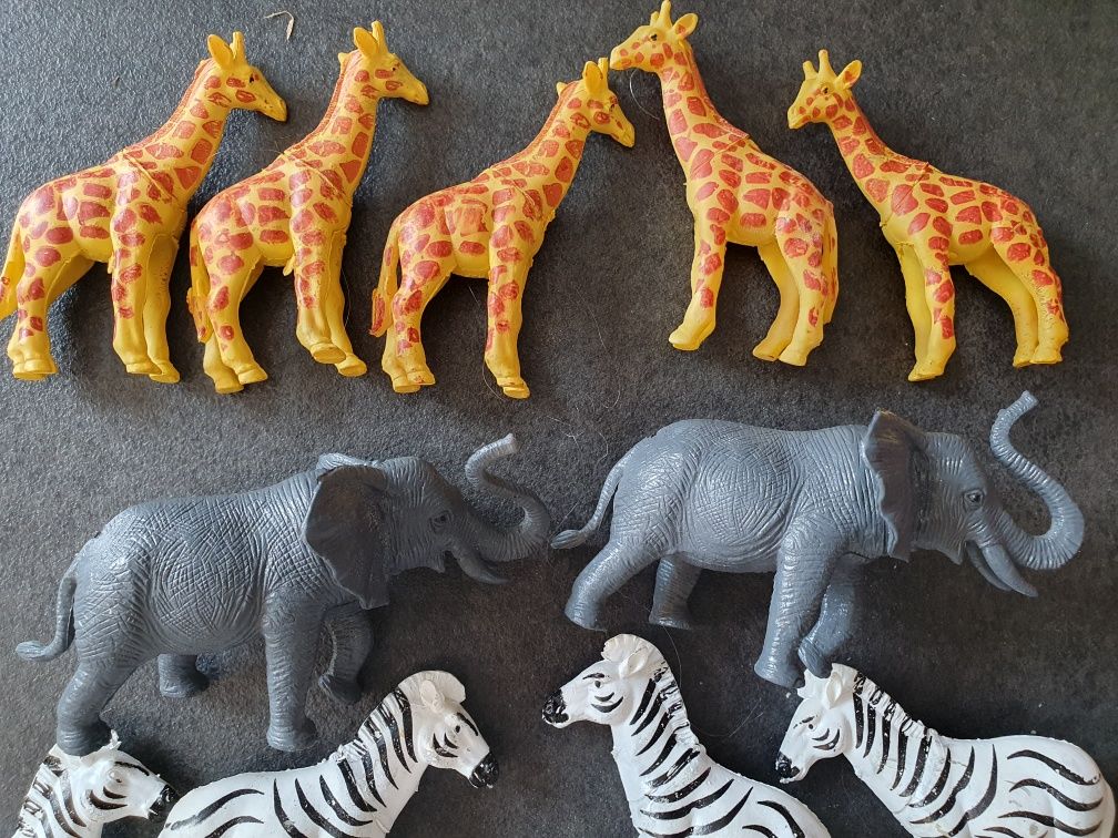 Lot 23 de animalute din plastic. Elefanti, zebre, cai, lei