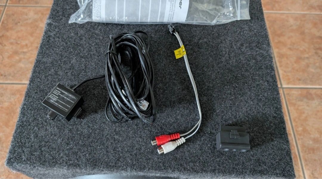 Продавам Pioneer TS-WX1210AH