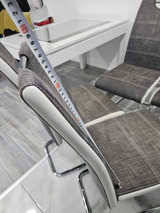 Стилни трапезни столове сиво бели 4 бр. за 80 лв., полукожа