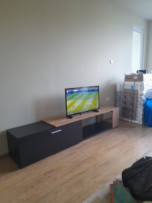 Тв шкаф-черен и дърво