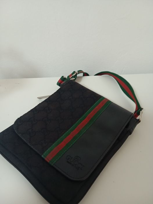 Borseta Gucci pentru bărbați.
