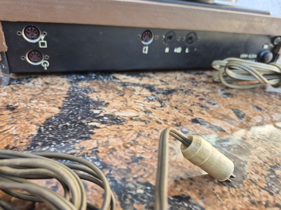 Vând pick-up marca Tesla model nzc 130 cu o boxa