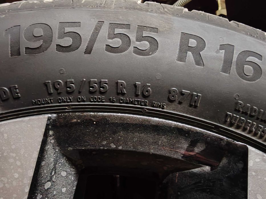 Продавам 4 чисто нови  гуми Continental eco contact 195/55 R 16 87H