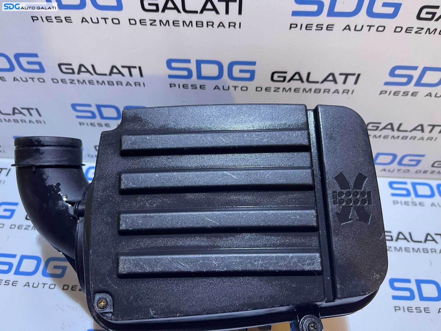 Carcasa Filtru Aer Completa cu Tub Admisie Skoda Octavia 2 2.0 FSI BLX BLR BLY BVX BVY BVZ 2004 - 2013 Cod 1F0129620 1F0129607 1K0129610B 1F0129601