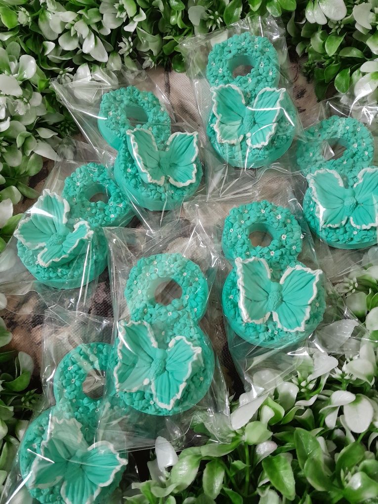 Гипсови 8-ци и кошнички.