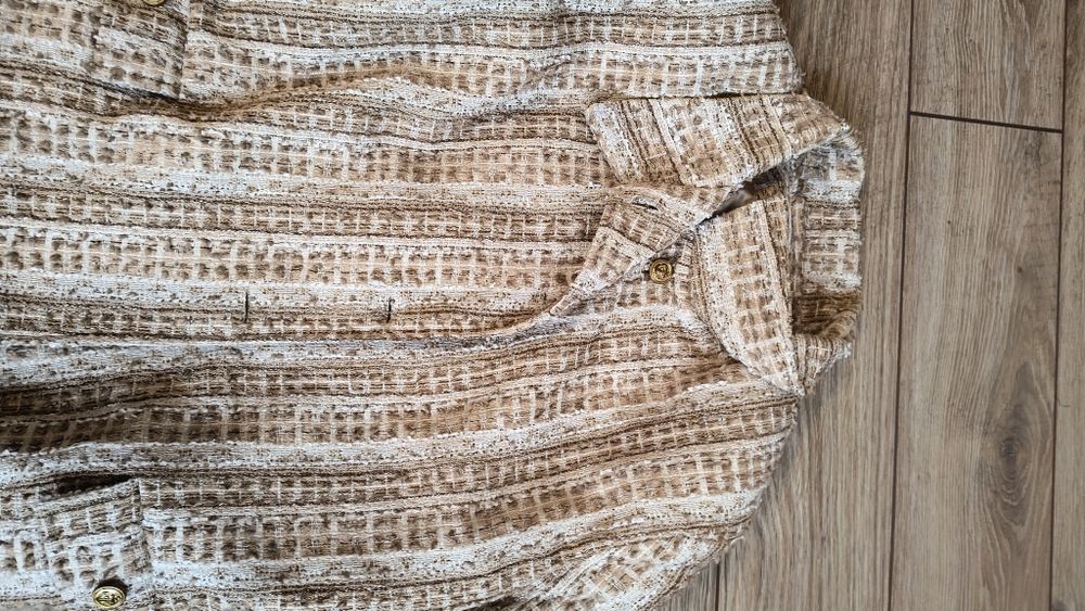 Sacou din stofa de calitate care conține și lână