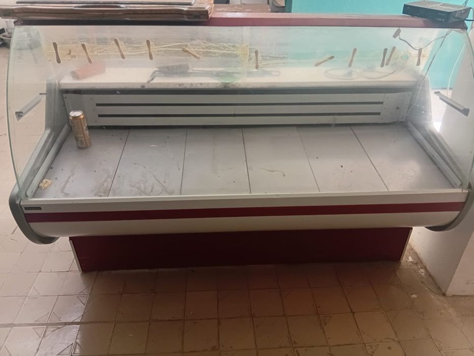 Холодильник витренный