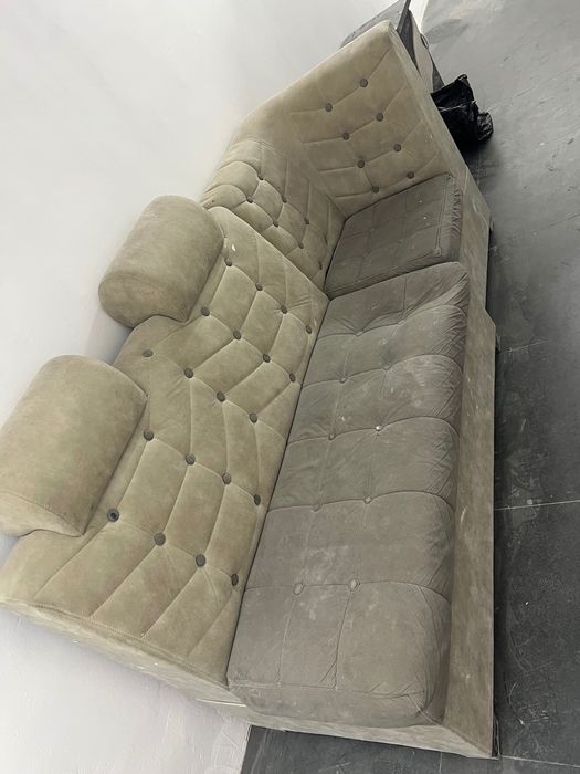 Диван от прежних жителей (старый)