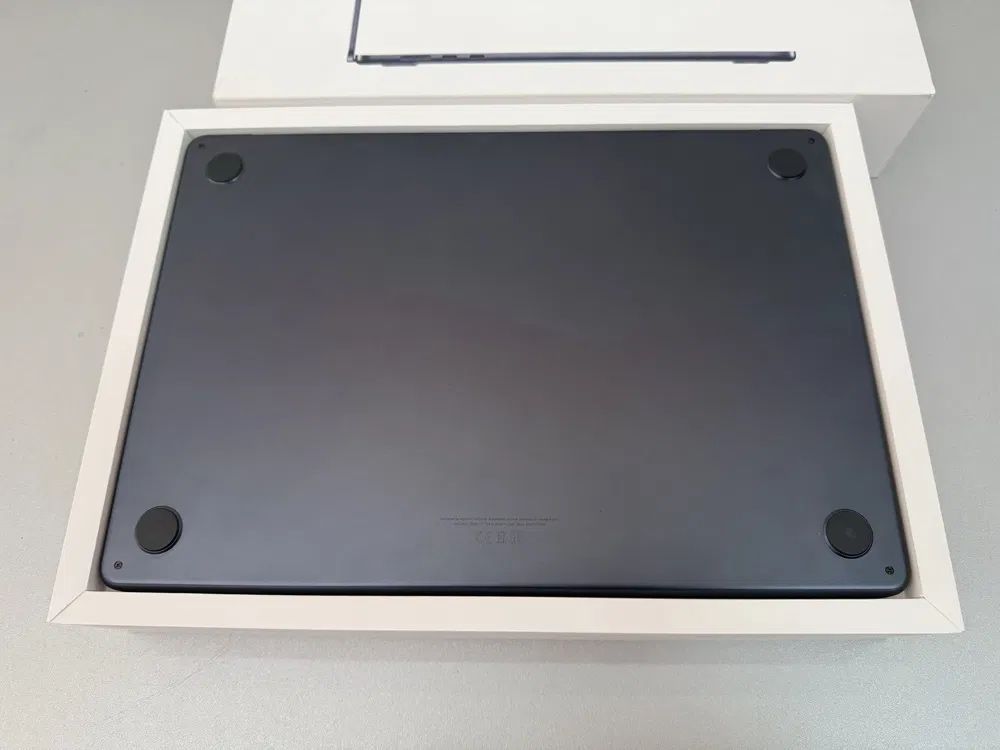 Apple Macbook Air 15” M4 16GB RAM 2025 гаранция! КАТО НОВ