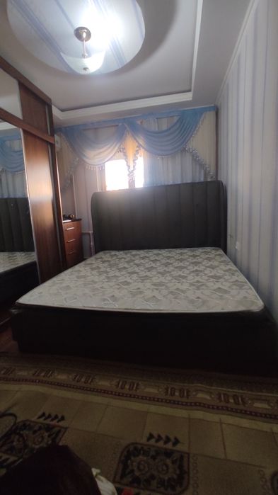 Продаётся двуспальная кровать.
