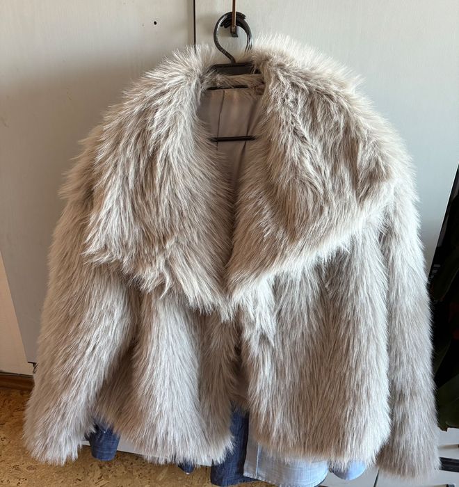 Сиво Пухено палто