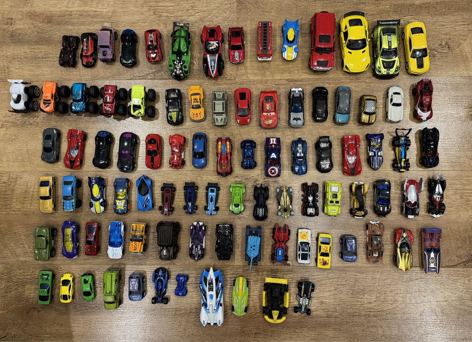 Коллекция металлических моделей машинок 1:60