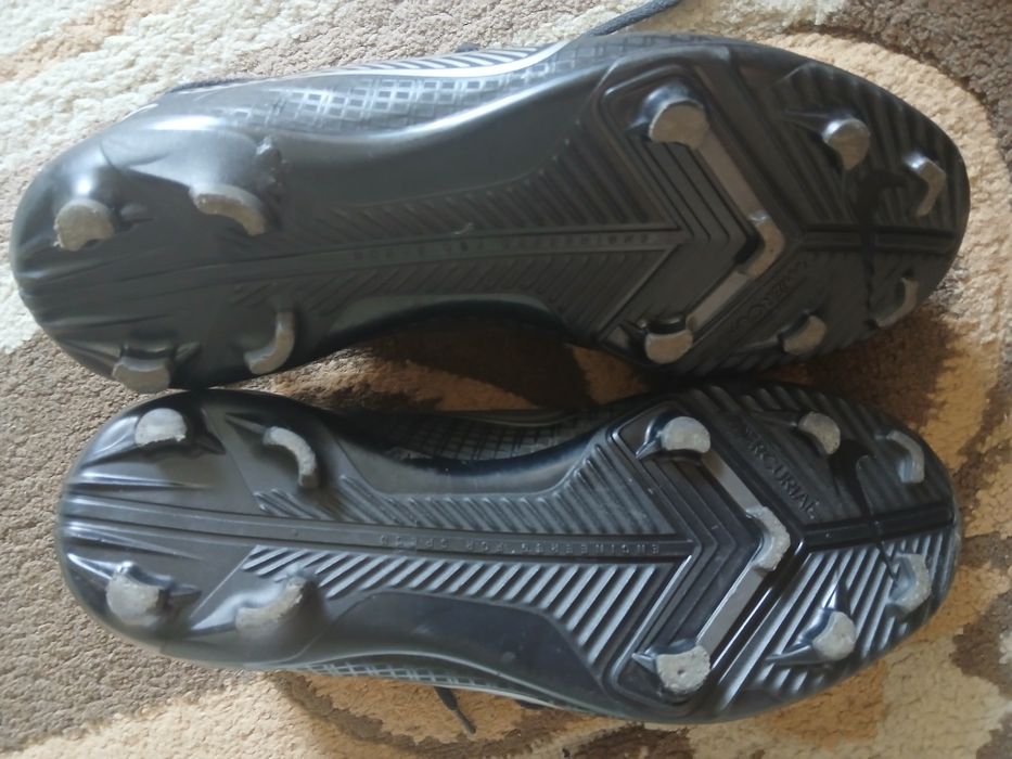 Vând ghete Nike Mercurial