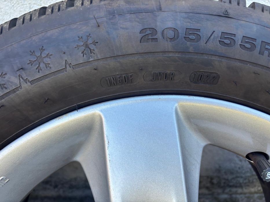 Jante Originale Kia R16 5x114,3 .Anvelope DUNLOP  Iarnă 205:55 R 16