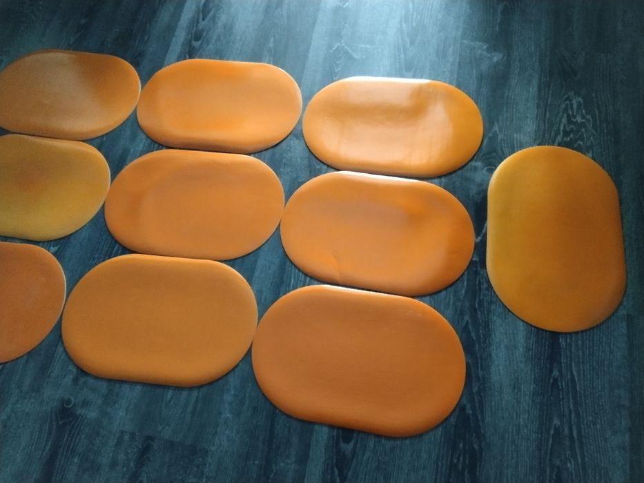 12 бр. Постелки за маса , и за чинии и прибори на масата ви