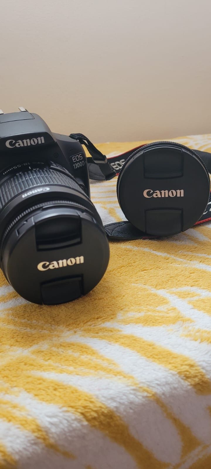 Camera Canon EOS 1300D.