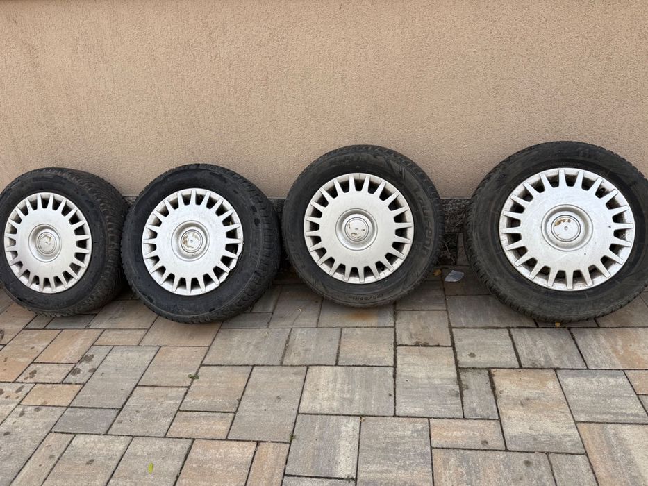 Vând cauciucuri de iarnă preț avantajos cu genți cu tot