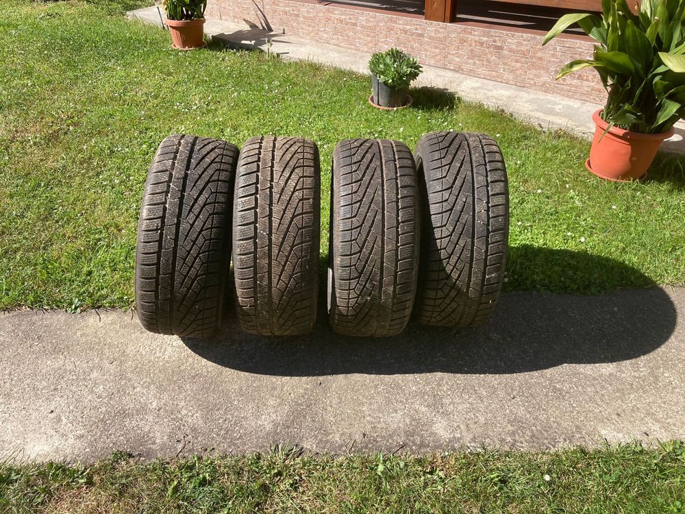 Cauciucuri 235/45/17 iarna Pirelli