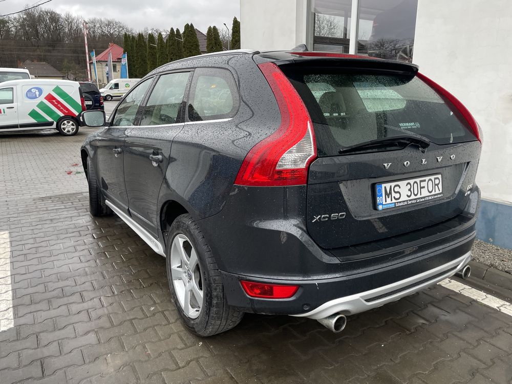 Volvo cx 60 D5 AWD 215hp R design