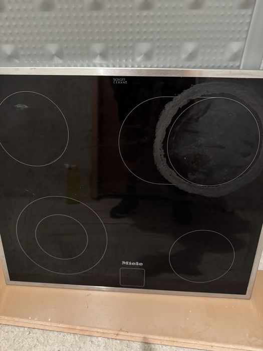 Miele H4418EP фурна с пиролиза за вграждане с керамичен плот