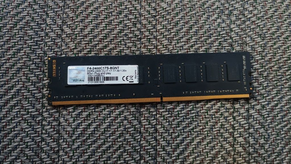 Продам оперативную память DDR-4 2400