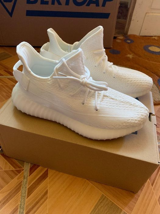 Yeezy boost 350 triple white