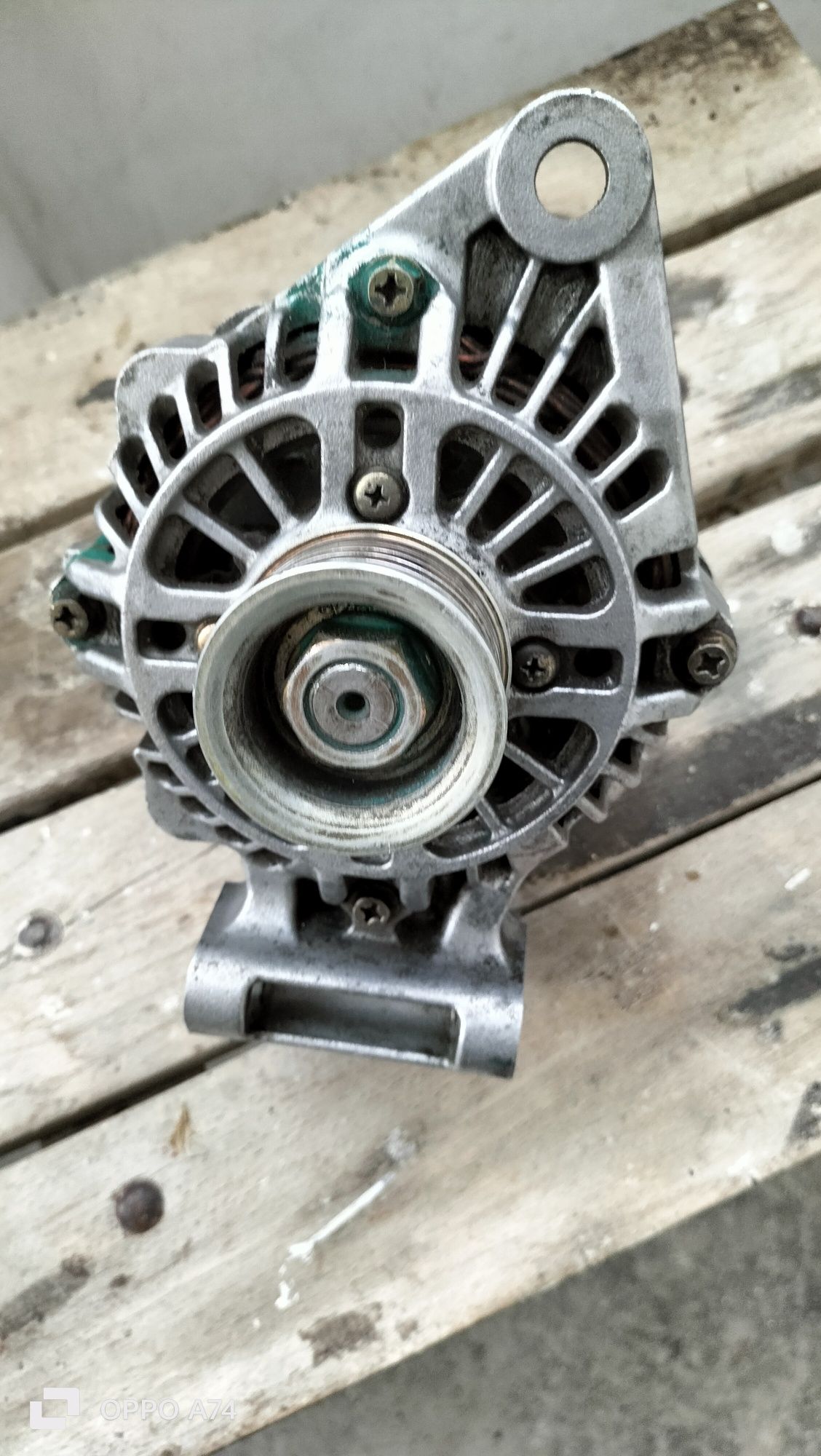 Vând alternator Ford fiesta 5din 2004 original.