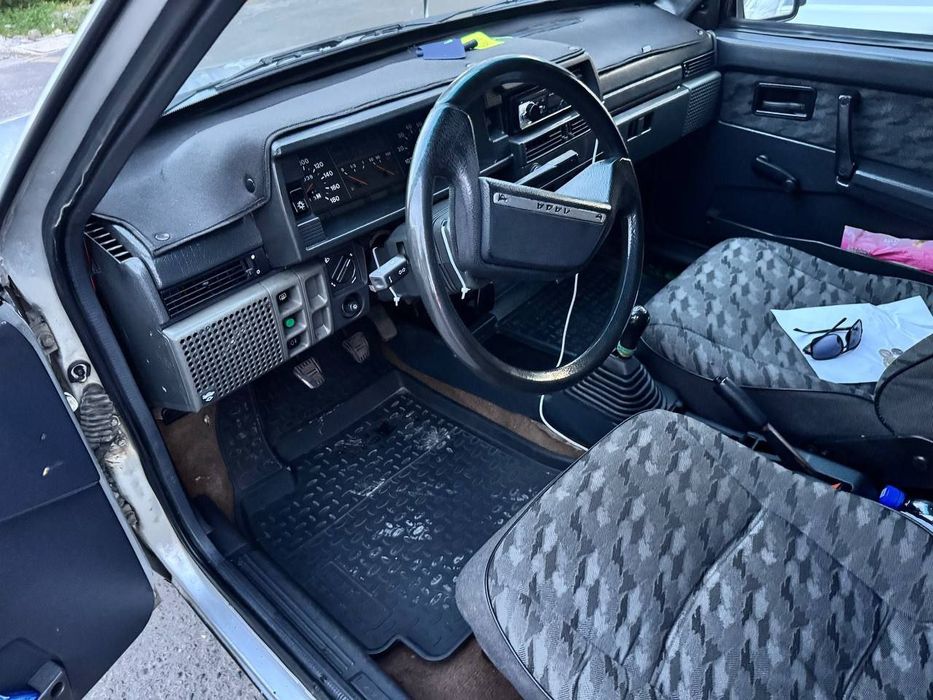 Продаётся лада девятка.